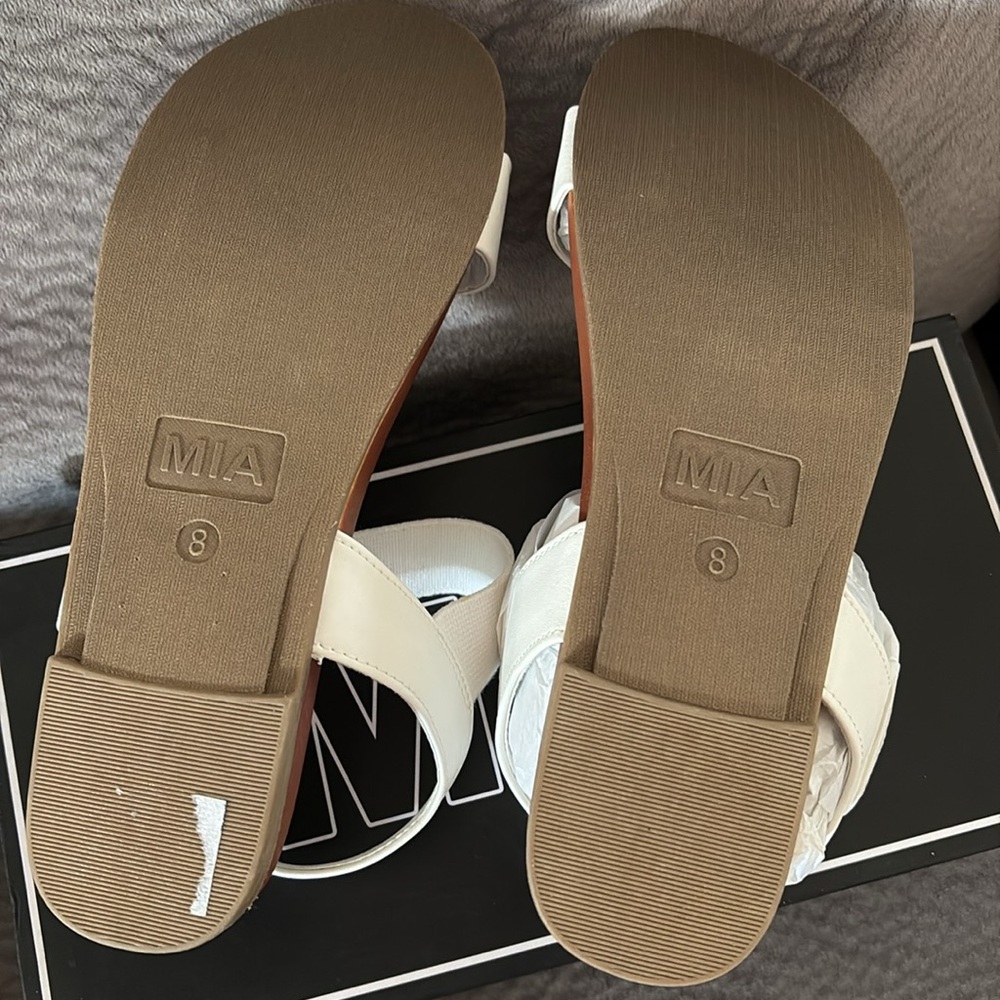 NWT MIA Sandals - Picture 3 of 7